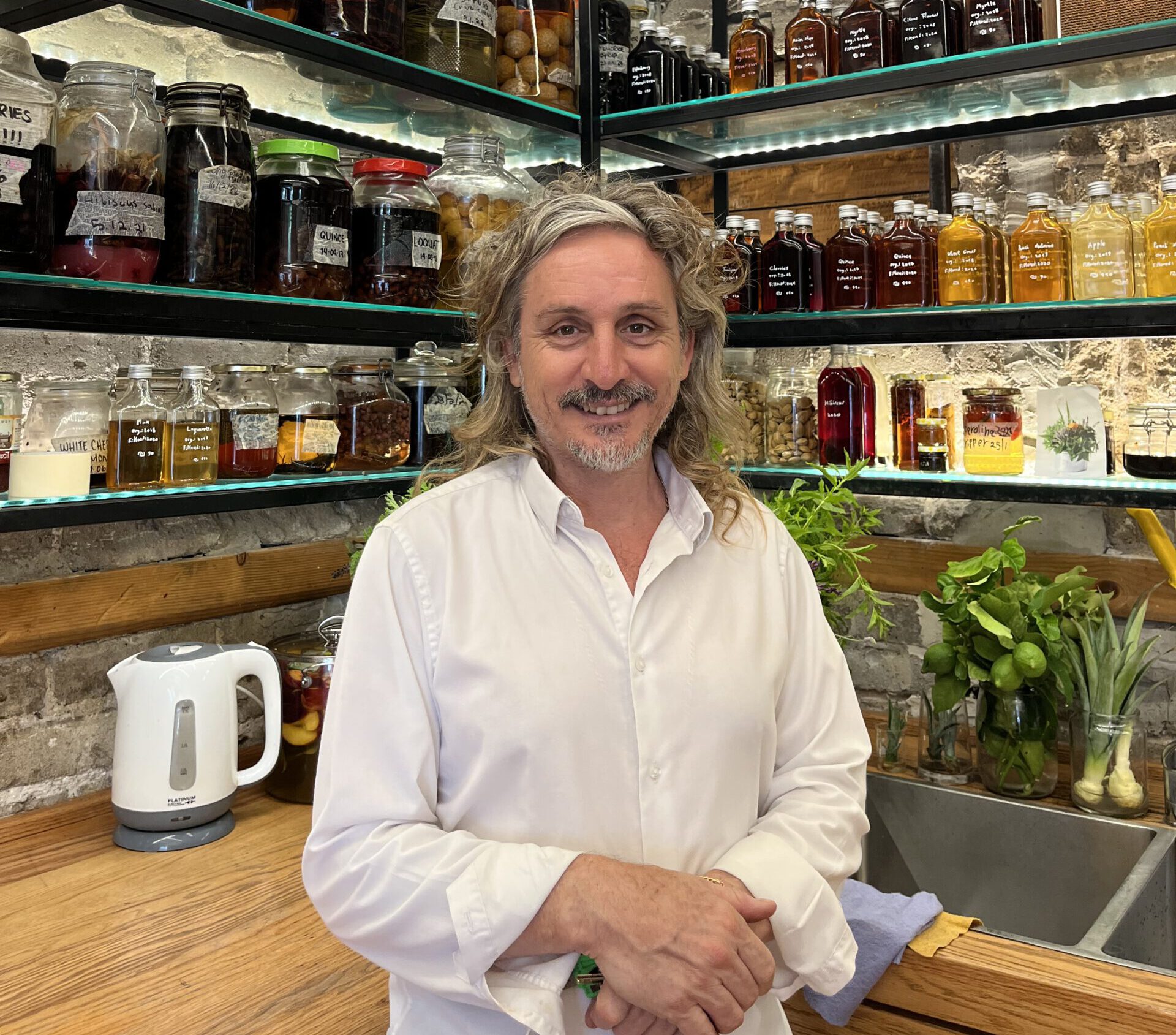 picture of Benny Briga in Cafe Levinsky